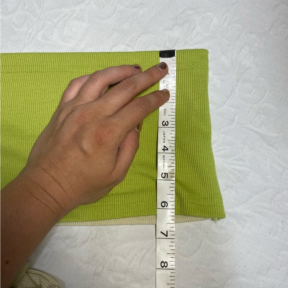 Super Cute Crop Top Bralette Color Block Peekaboo Cutout Peephole Ribbed XS-S - Picture 3 of 5